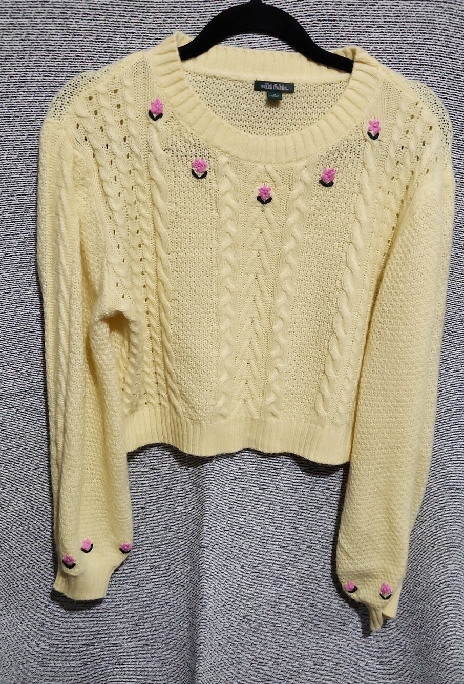 Wild Fable Pale Yellow Cable Knit Crewneck Sweater with Pink Flower Accents